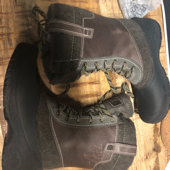 North face snow boots like new - Picture 2 of 3